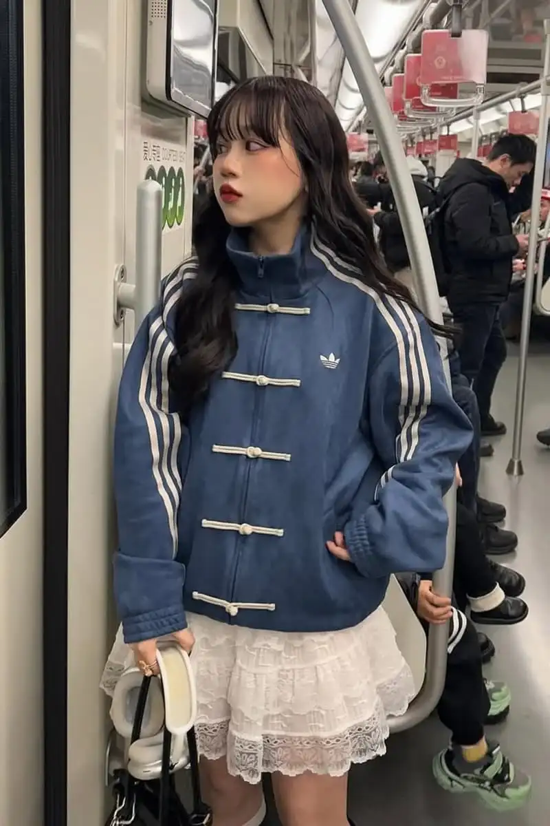 아디다스가 중국에서만 한정생산했다는 바로그 옷