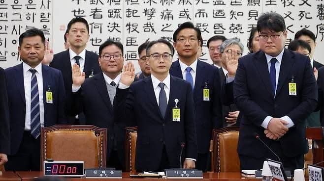 청문회장의 검사들